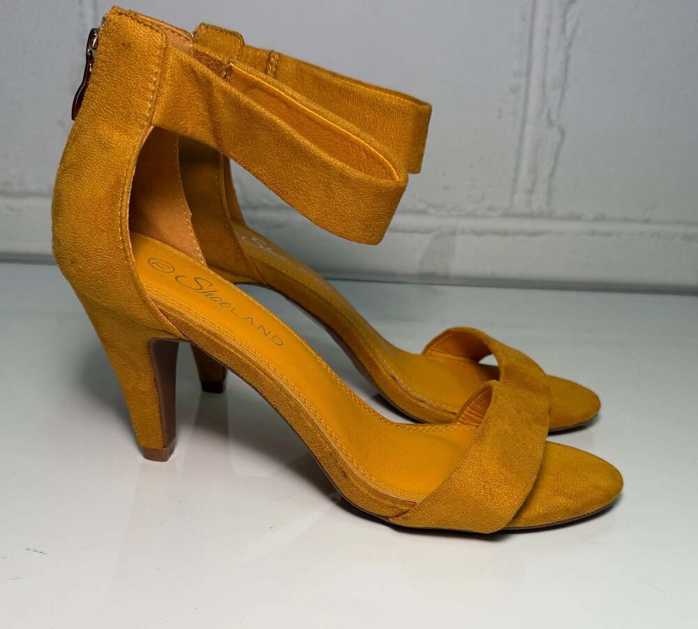Sz 71/2 Mustard Faux Suede Kitten Heel Sandals  w/ ankle strap and gold zipper